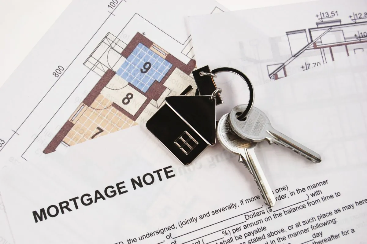 Fixed-rate, five-year mortgages (a popular choice for Canadian homeowners) are hovering around 3.5 percent and variable mortgage rates (based on a floating rate based on prime) around 2.5 percent. (Epoch Times)