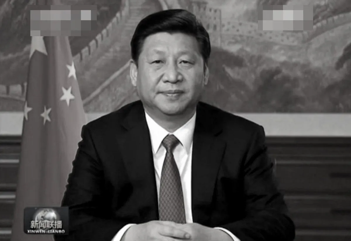 Xi Jinping gave a New Year's address to the nation with a background setting imitative of an American President. Experts say that he is simultaneously expanding his control inside the Party. (Screenshot/NetEase.com/The Epoch Times) 