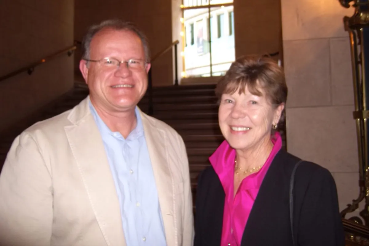 Mr. Charles Symes and Ms. Bernatta Grudstrum enjoy the Shen Yun performance in San Francisco on Jan. 4 at the War Memorial Opera House. (Lily Yu/Epoch Times)