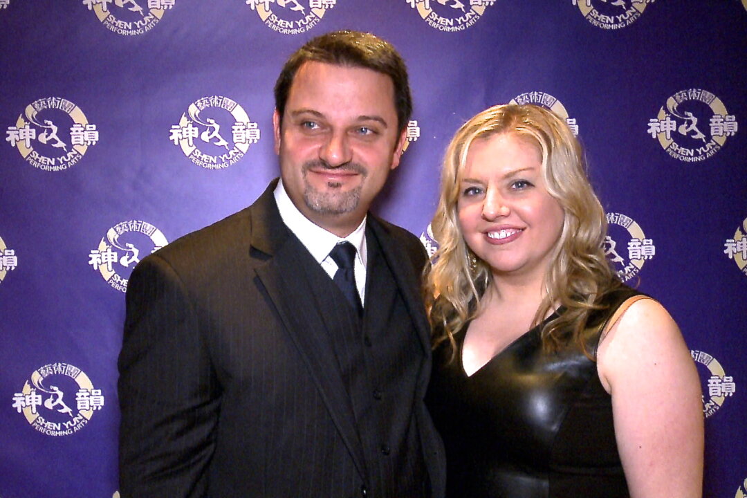 George Sallas, a physicist, and Christine Ribic, a transplant doctor and researcher, evaluated Shen Yun Performing Arts on Jan. 11, 2014, in Hamilton and shared their preliminary findings during intermission. (Courtesy of NTD Television)