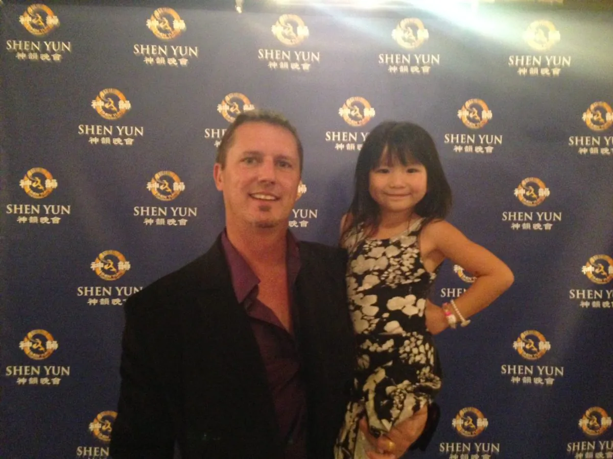 Jeff Neugebauer enjoyed Shen Yun Performing Arts with his young daughter at the War Memorial Opera House, Jan. 4. (Vicky Jiang/Epoch Times)