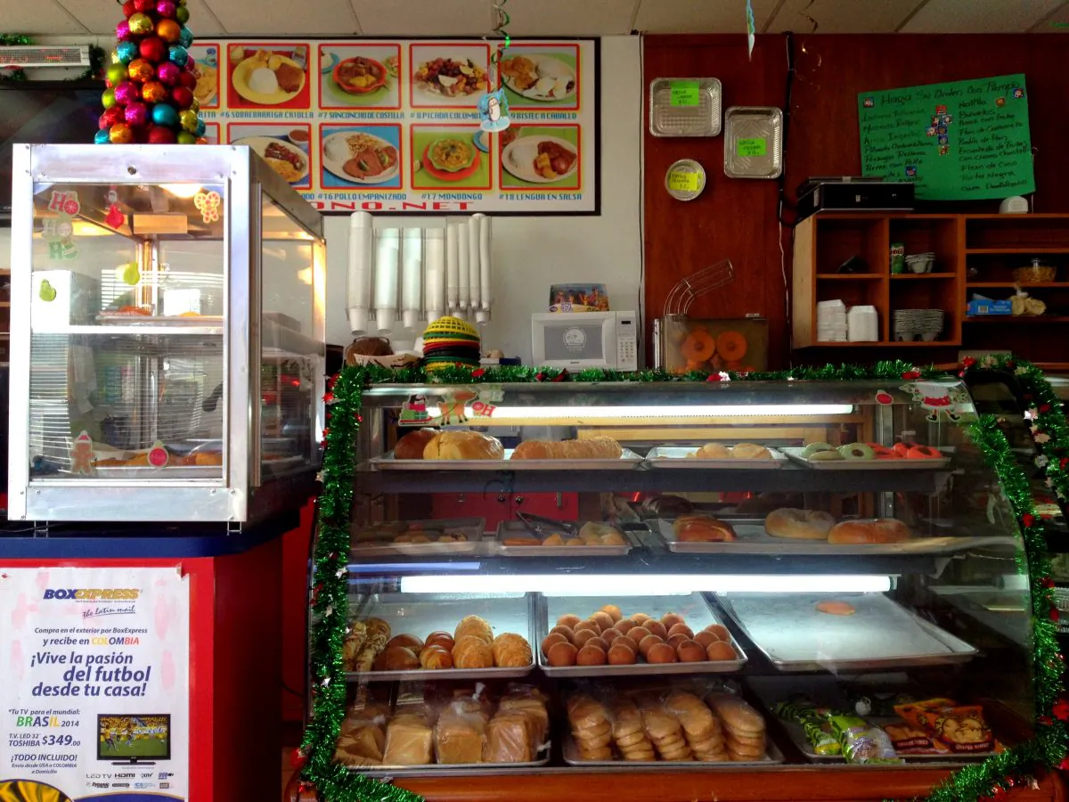 January, 2014 - Hialeah, FL - Rico Pan de Bono specializes in Colombian dishes and pastries. (Tan Chan/EpochTimes)