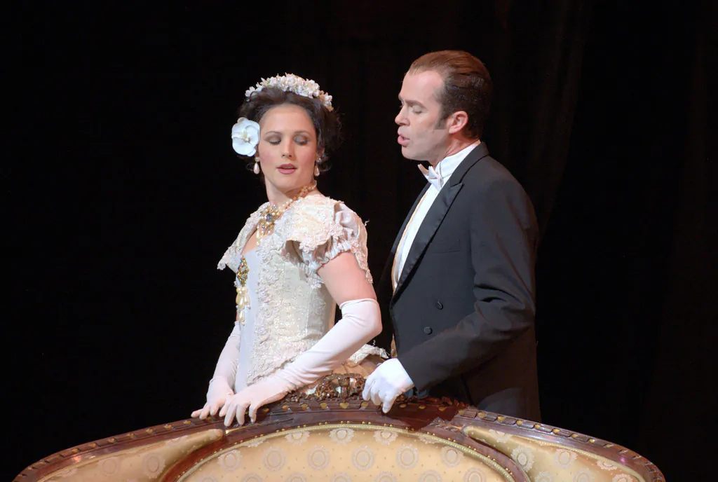 Soprano Leah Partridge (Violetta) and tenor Vale Rideout (Alfredo). (EugeneOpera/CallieColes)