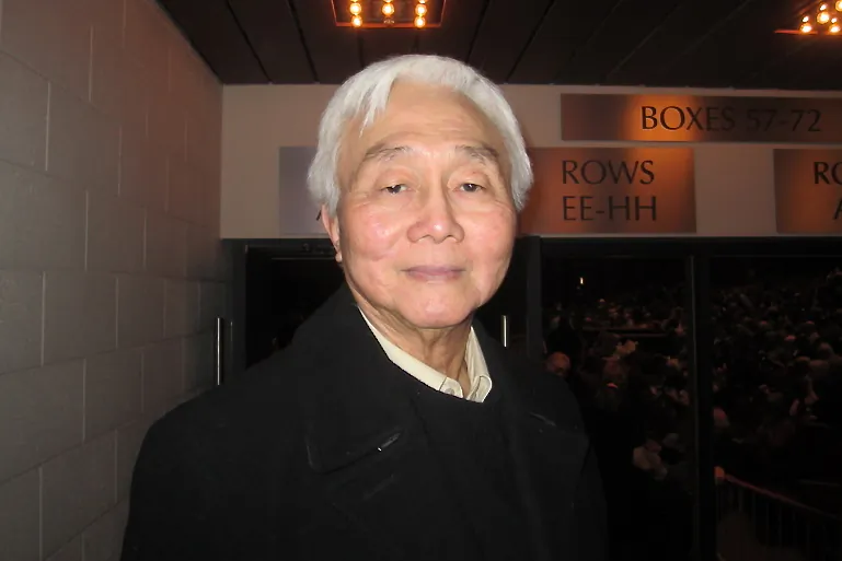 Dr. Seimer Tsang, Senior Professor of Mechanical Engineering at Lake Hyde University, is full of praise after seeing the Shen Yun International Company’s performance at Center of the Square Theater in Kitchener-Waterloo, Canada. (Li Jia/Epoch Times)