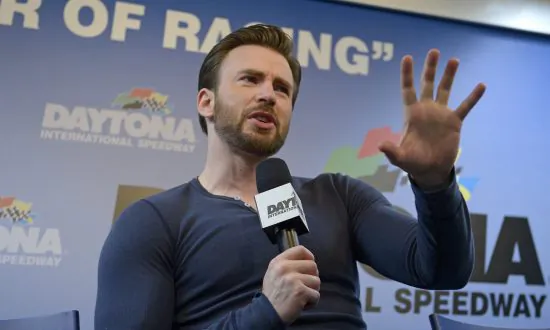 Chris Evans Has a Softer Side, Says ‘Snowpiercer’ Director Joon-ho Bong