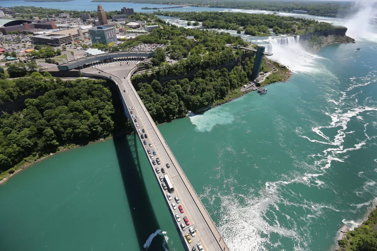 The Rainbow Bridge crosses from the United States (L), into Canada near the Niagara Falls, New York, June 4, 2013. (John Moore/Getty Images)