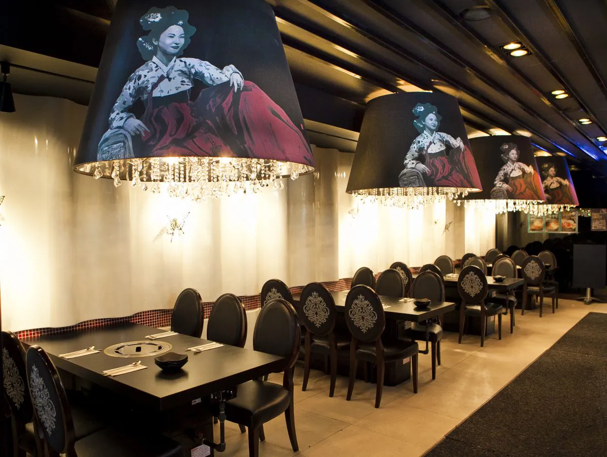 Korean poet Hwang Jin Yi, whose image graces the sizable lampshades on the third floor, often wrote about longing—a good fit for miss Korea. (Samira Bouaou/Epoch Times)