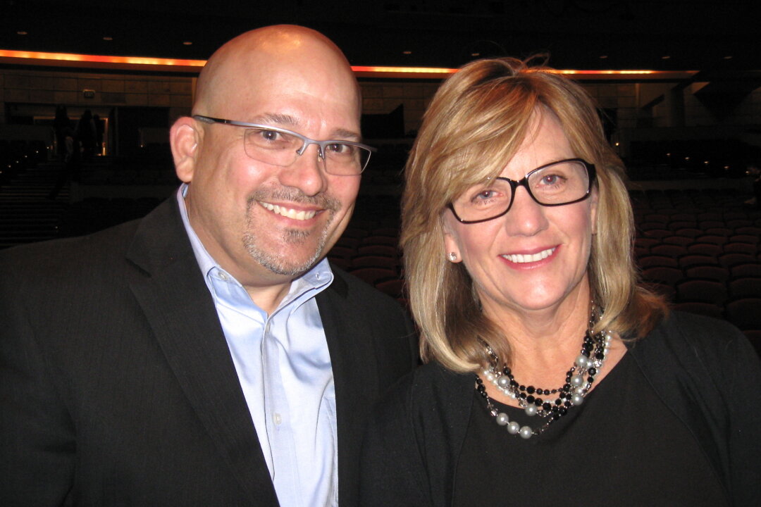 Jim and Sharman Hardin enjoy Shen Yun Performing Arts at Denver’s Buell Theater, On Feb. 18. (Qian Zhang/Epoch Times)