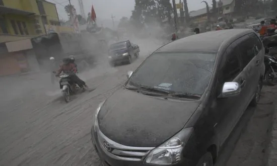 Eruptions of Ash at 5 Volcanoes Shroud Skies in Indonesia
