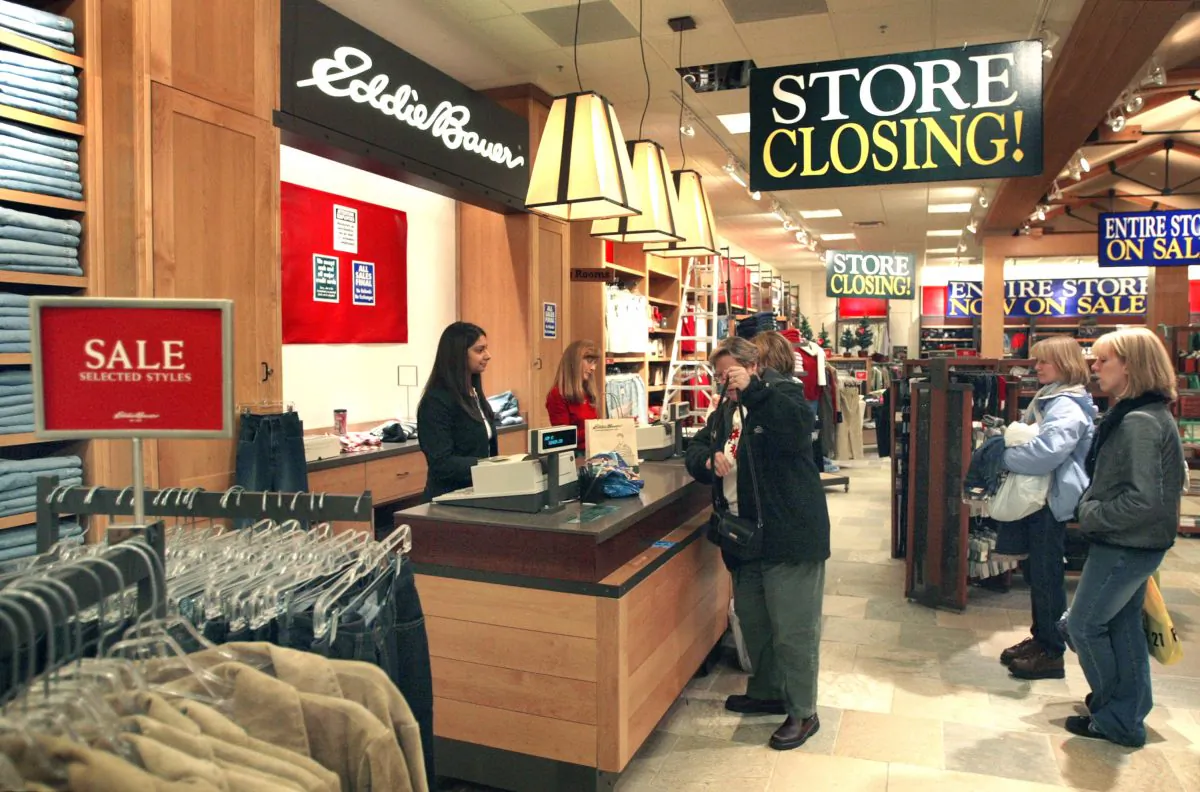 Shoppers pay for their purchases at a closing Eddie Bauer store January 9, 2004 in Bloomingdale, Illinois. Store-closing liquidation sales started today at 29 Eddie Bauer stores across the country. (Tim Boyle/Getty Images)