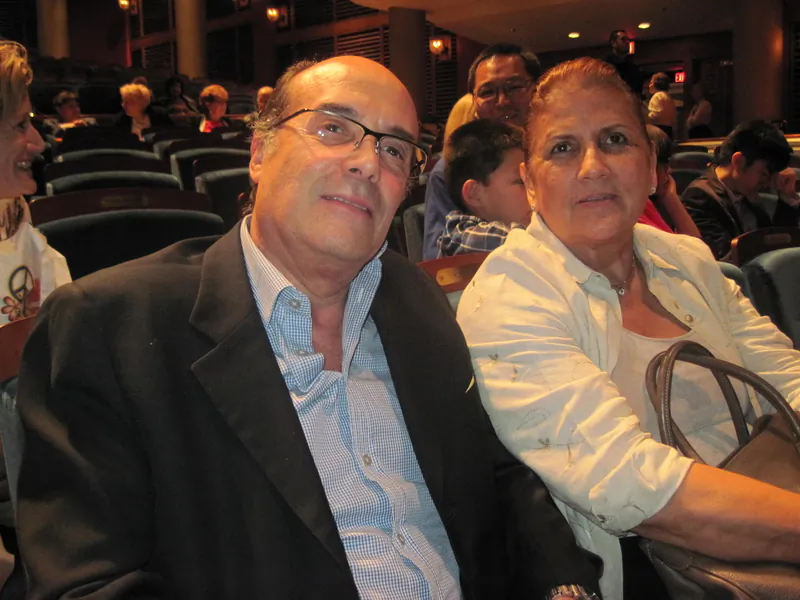 Carlos Ariza and his companion enjoy Shen Yun Performing Arts at Fort Lauderdale’s Broward Center for the Performing Arts on Jan. 31. (Kerry Huang/Epoch Times)