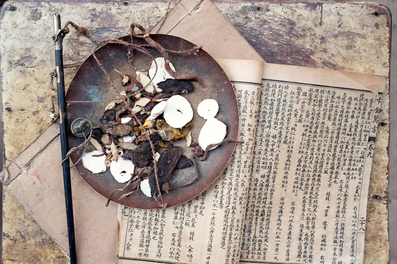 Chinese herbal medicine shows significant promise in treating COVID-19.(*Shutterstock)