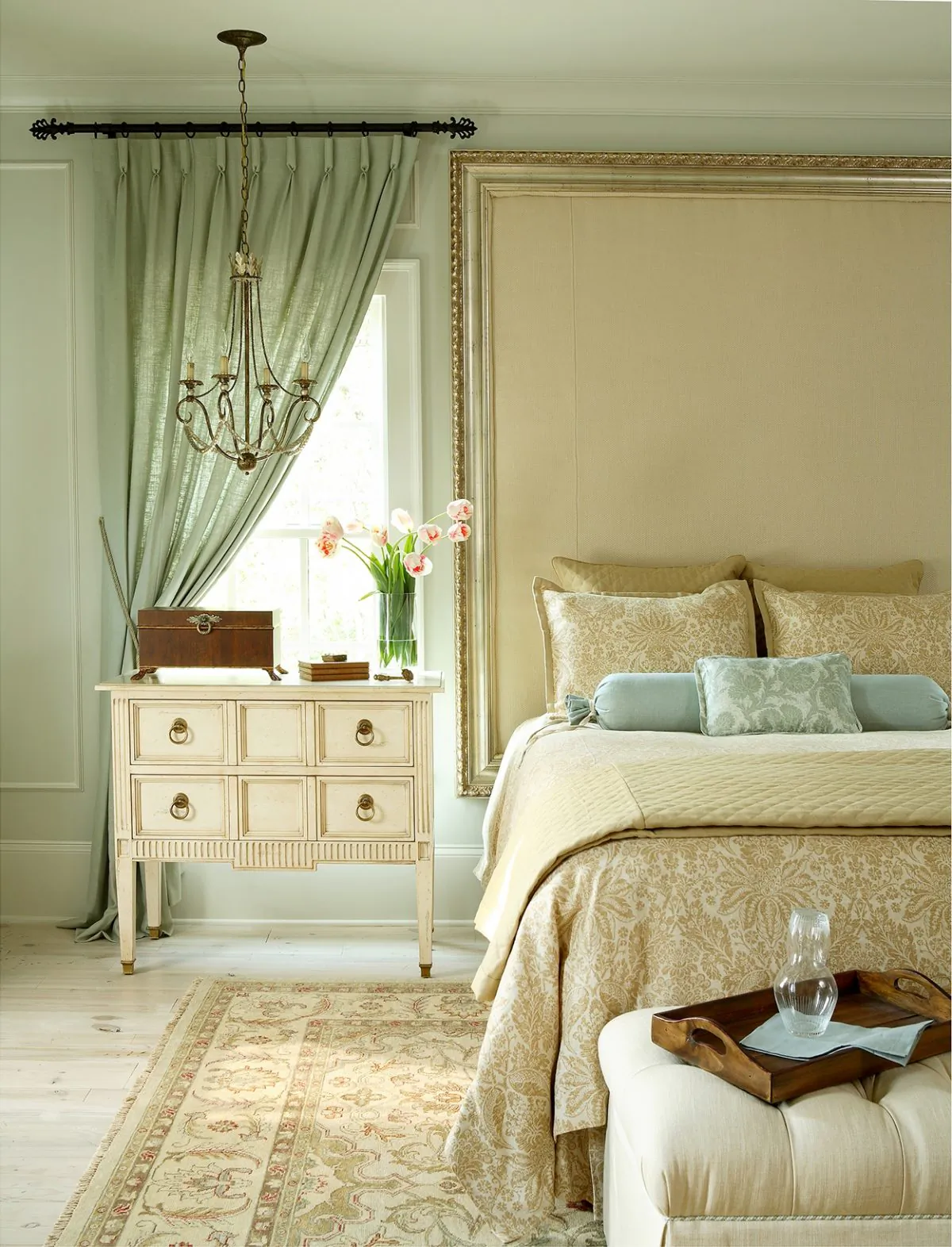 Incorporate colour into bed linens to add extra punch. (Scott Shipley) 