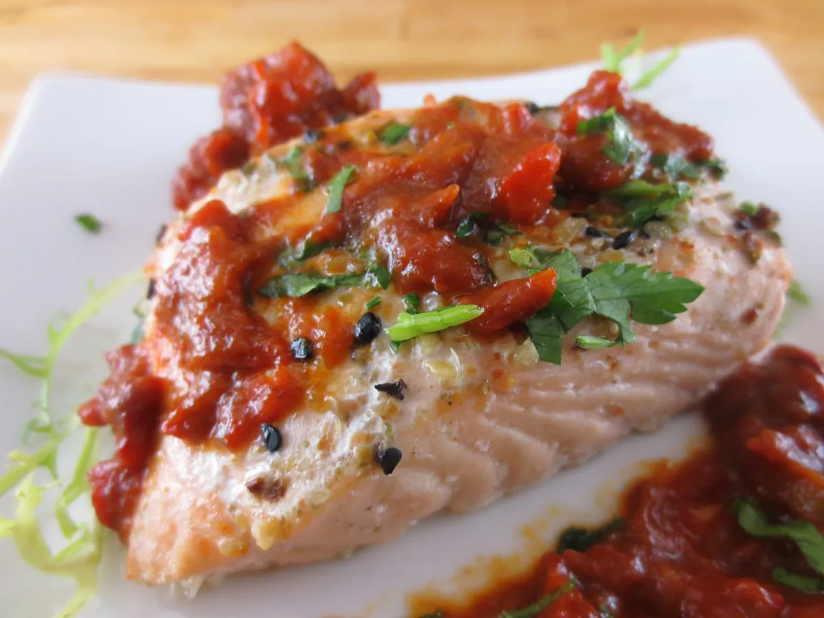 Baked Salmon with Roasted Pepper Sauce. (Maria Matyiku/Epoch Times) 