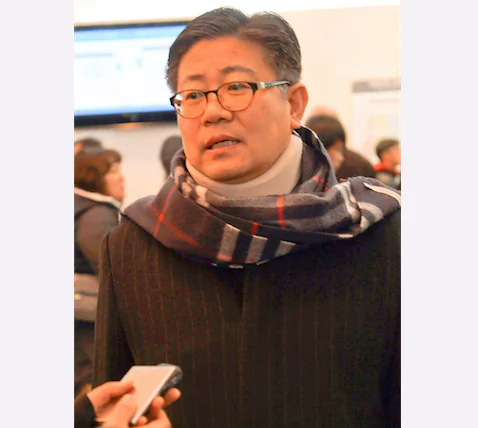 Kwak Yung Kyom Daejeon metropolitan council chairman, attends Shen Yun Performing Arts at Gyeonggi Arts Center. (Kim Guohuan/Epoch Times) 