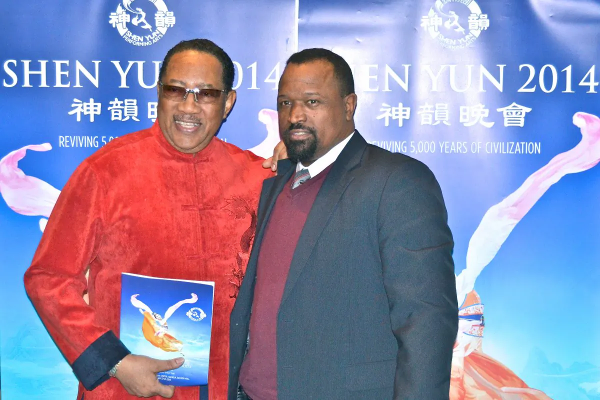 Grammy award-winner Dr. Bobby Jones (L) poses with newspaper executive James Artis at the Tennessee Performing Arts Center, Feb. 23, 2014. (Mary Silver/Epoch Times)
