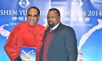 Newspaper Executive Brings Students to Shen Yun Every Year