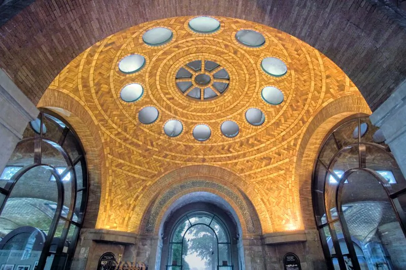The Elephant House at the Bronx Zoo, designed by architectural firm Heins and LaFarge, with a Guastavino Company vaulted interior finish of herringbone tile separated by horizontal bands. (Michael Freeman/Museum of the City of New York)
