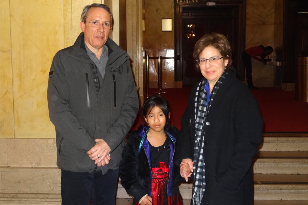 Ted and Elizabeth Wynne with their youngest daughter attend Shen Yun Performing Arts at Boston’s Citi Wang Theatre, on March 2. (Huiwen Ji/Epoch Times)