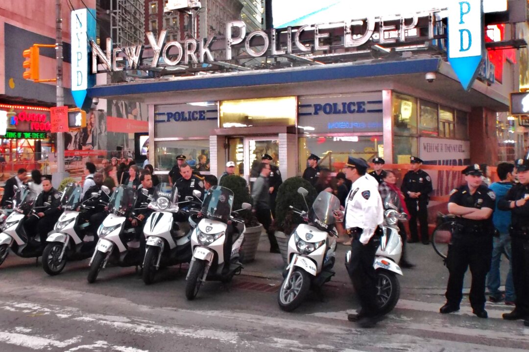 The Police and The People: A Unity of Effort | The Epoch Times