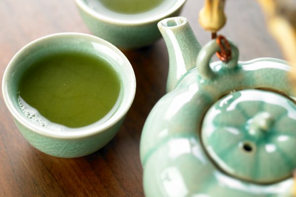 Green tea has thermogenic properties, meaning it helps to produce some heat in your body to burn fat and keep you warm. (TongRo Images/thinkstocphotos.com)