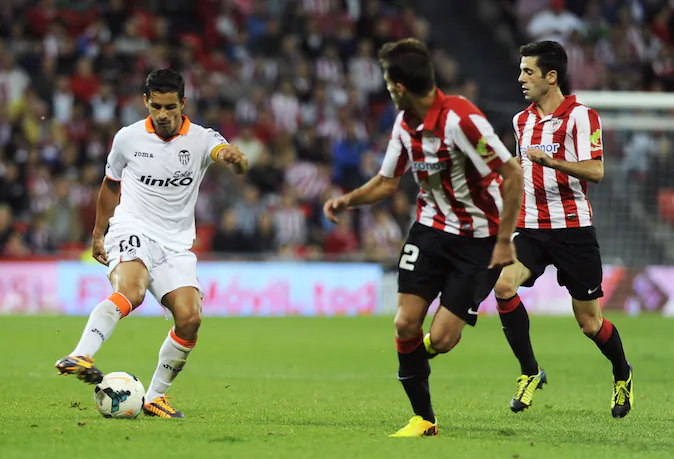 Valencia's Portuguese defender Ricardo Costa (L) vies with Athletic Bilbao's defender Enric Saborit (C) and Athletic Bilbao's midfielder Markel Susaeta (R) during the Spanish league football match Athletic Club Bilbao vs Valencia CF at the San Mames stadium in Bilbao on Oct. 6, 2013.   (RAFA RIVAS/AFP/Getty Images)
