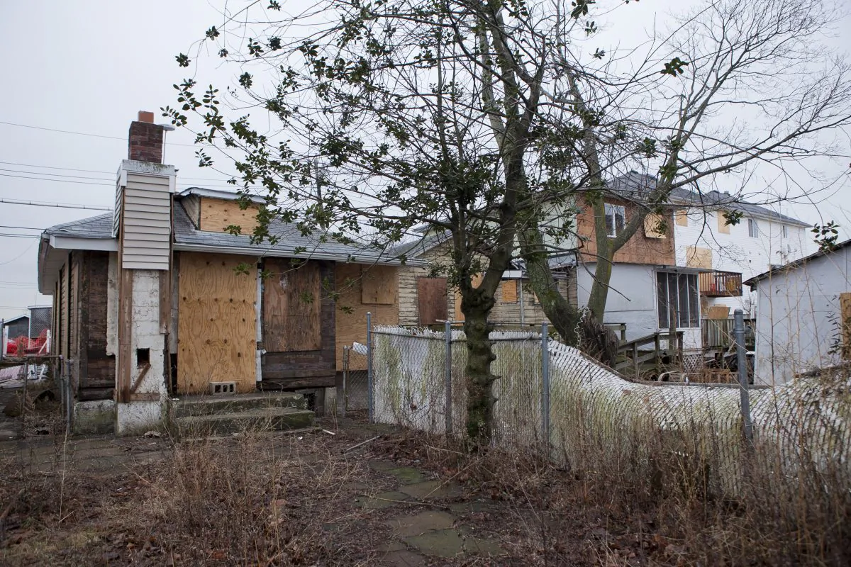 Boarded homes in Oakwood Beach, Staten Island, New York, on Jan. 16, 2014. Communities destroyed by Sandy have received little help from federal recovery programs administered by the city. (Samira Bouaou/Epoch Times)
