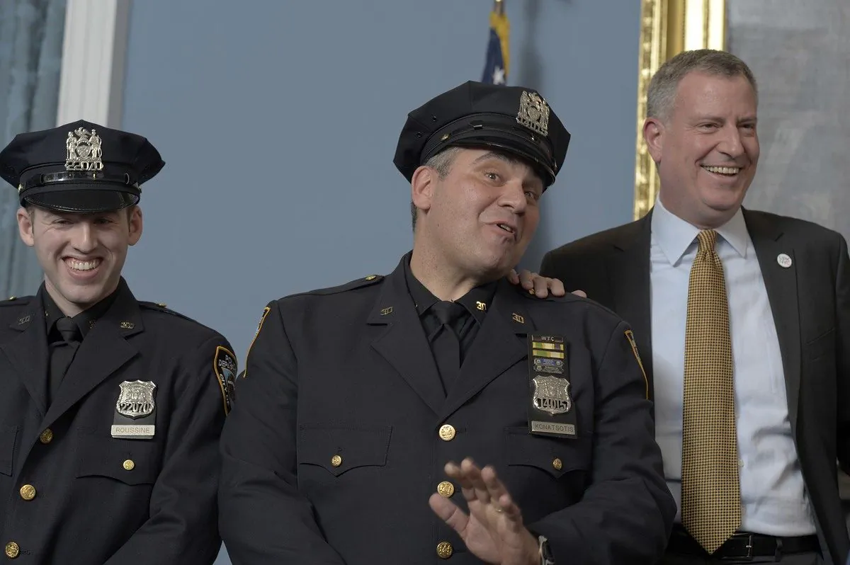 Mayor Bill de Blasio (R) honors hero Police Officers David Roussine (L) and Michael Konatsotis (C) at City Hall on Monday. (Rob Bennett/Mayor's Office)