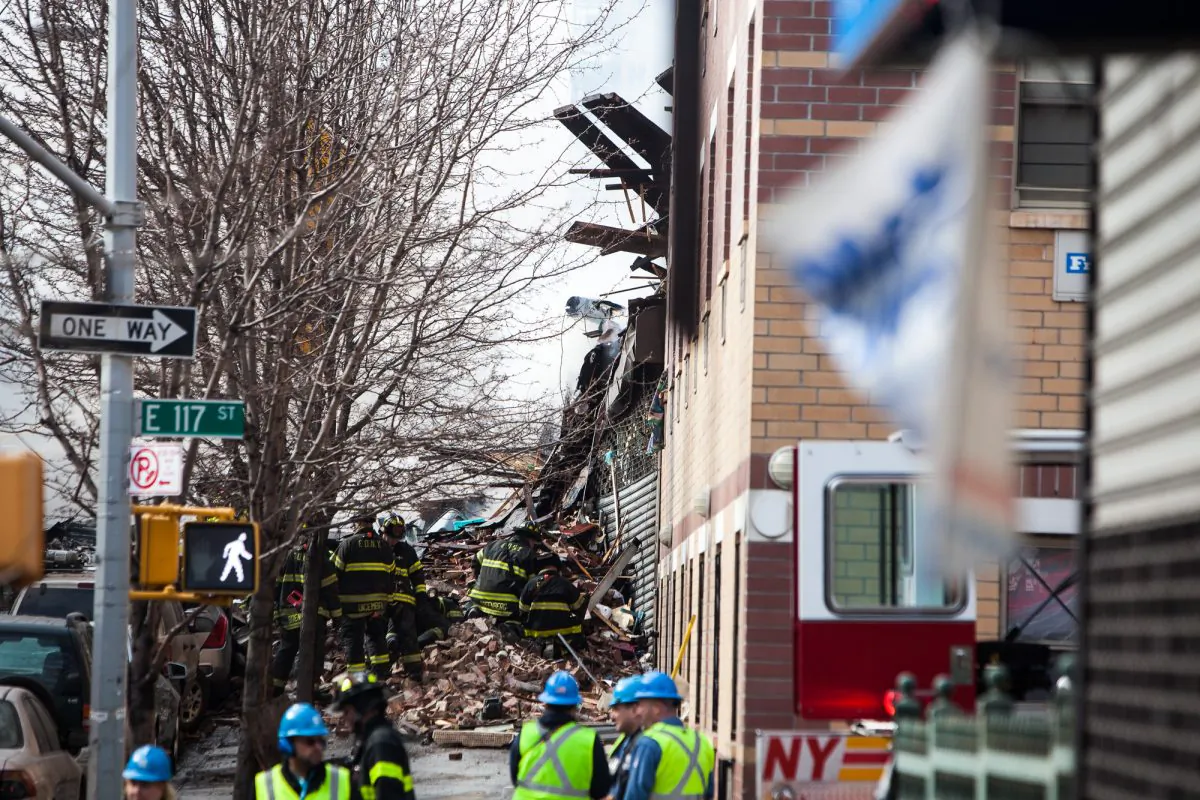 FDNY firemen clear the rubble after a gas explosion in East Harlem, Manhattan, New York, March 12, 2014. (Petr Svab/Epoch Times)