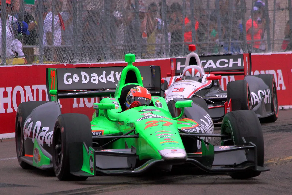 James Hinchcliffe in the #27 GoDaddy Andretti Autosports machine fights to stay ahead of Helio Castroneves in the #3 Hitachi Penske Racing car late in the 2013 IndyCar St.Pete Grand Prix. Hinchcliffe finished 1.0982-seconds ahead of Castroneves to win the race. (Chris Jasurek/Epoch Times)