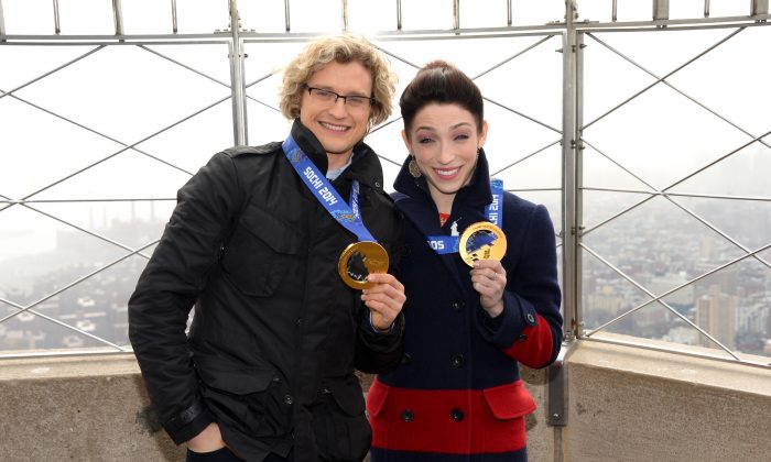 Olympic gold medalist ice dancers Meryl Davis and Charlie White, left, visit the Empire State Building on Thursday, Feb. 27, 2014 in New York. (Photo by Evan Agostini/Invision/AP)