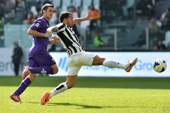 Carlos Tevez (R) of Juventus in action agaist Gonzalo Rodriguez of ACF Fiorentina during the Serie A match between Juventus and ACF Fiorentina at Juventus Arena on March 9, 2014 in Turin, Italy. (Photo by Valerio Pennicino/Getty Images) 