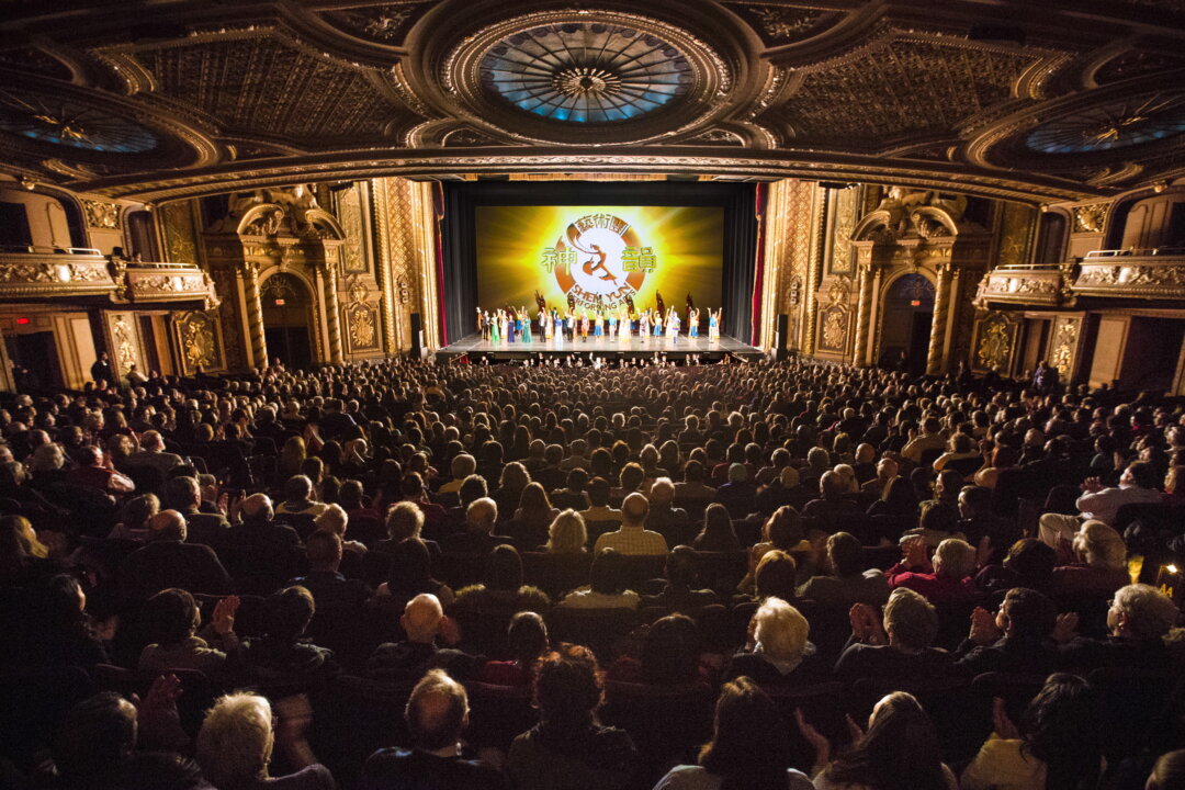 Shen Yun Performing Arts World Company's curtain call at the Wang Theatre at Citi Performing Arts Center, on March 1, 2014. (Edward Dai/Epoch Times)