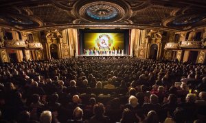 Arts and Business Circles Alike Touched by Shen Yun