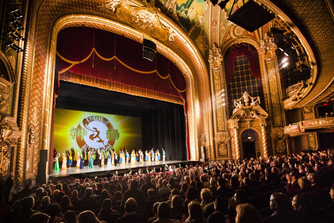 Shen Yun Performing Arts World Company's curtain call at Citi Wang Theatre in Boston on Feb. 28, 2014. (Edward Dai/Epoch Times)