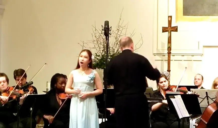 Soprano Gwyneth Campbell with Paul Hostetter, conductor of New York Concerti Sinfonietta after performing on March 3. (Jade Yu Jiang)