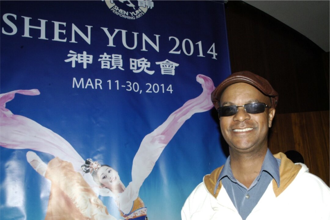 Dr. Alpha Smith enjoys Shen Yun Performance at the Sergstrom Art Center for the Art, in Costa Mesa. (Courtesy of NTD Television)