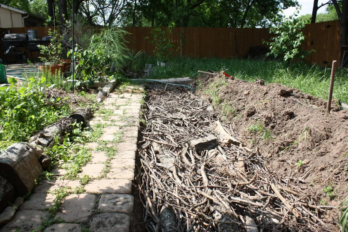 A partially constructed Hugelkulture bed. (Jon Roberts/Wikimedia Commons)