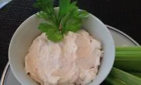 Yummy ‘Cream Cheese’ Dip Made With Greek Yogurt