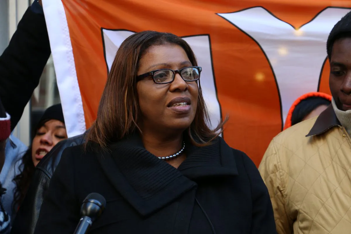 Public Advocate Letitia James joins a protest with fast food workers outside of a McDonald's restaurant, New York, March 18, 2014. (Allen Xie)
