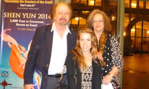 Shen Yun Draws Loyal Fans in San Diego
