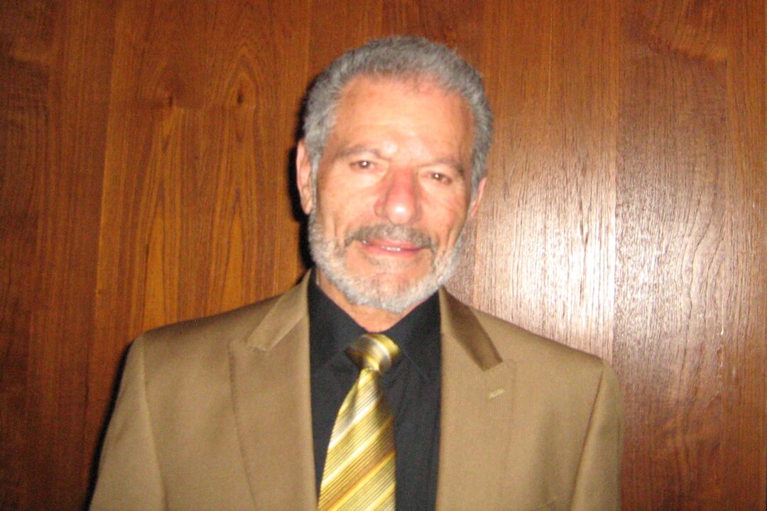 Mr. Razmik Papikian enjoyed Shen Yun Performing Arts New York Company, March 13, at Sergstrom Center for the Arts, in Costa Mesa. (Michael Ye/Epoch Times)