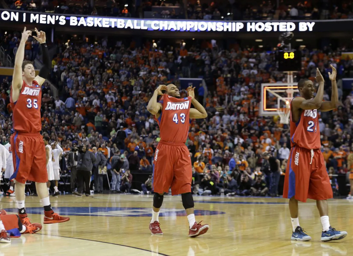 Dayton Stuns Syracuse 5553 to Advance