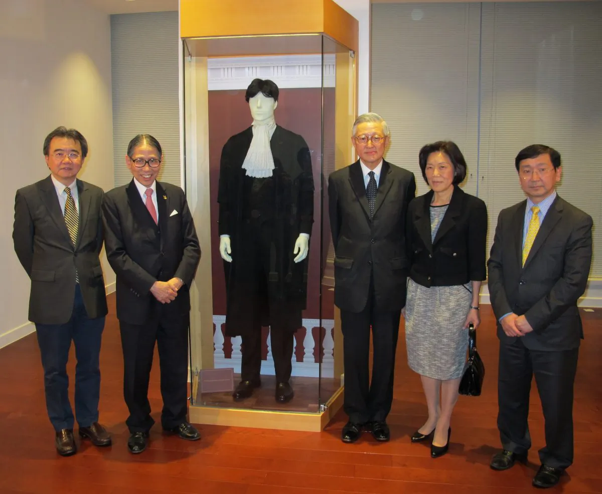 The Honorable Andrew Li Kwon-nang (C) gave a speech at the opening ceremony of De Lege Lata (The Law As It Is) on March 13, 2014, urging Hong Kong people to come forward to defend freedom. (Hong Kong University)