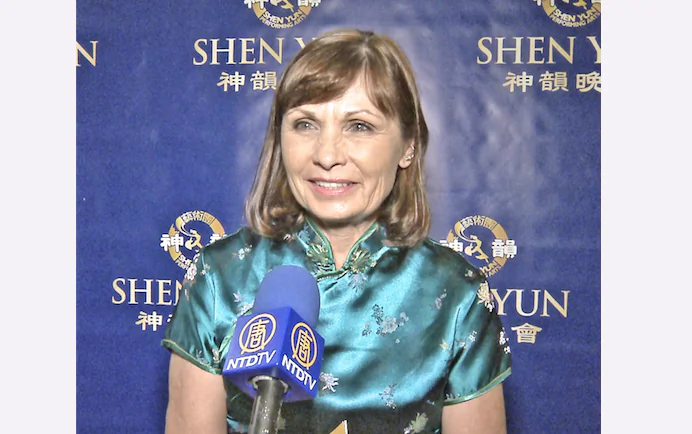 Bonnie Kline enjoys Shen Yun Performing Arts at the ASU Gammage Theater on March 8. (Courtesy of NTD Television)