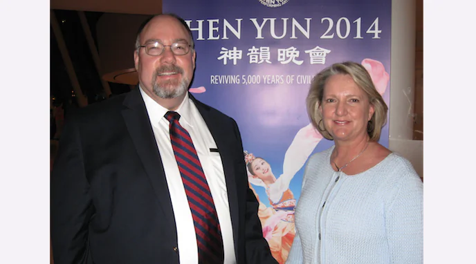 James T. Elliott, M.D., F.A.C.C. and his wife, Evelyn, enjoy Shen Yun Performing Arts at the Muriel Kauffman Theater, on March 29. (Cat Rooney/Epoch Times) 