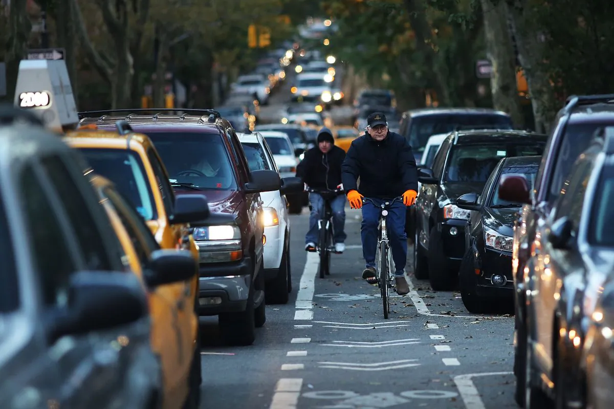 New Yorkers wait in traffic as they head into Manhattan from Brooklyn Nov. 1, 2012. (Spencer Platt/Getty Images)

