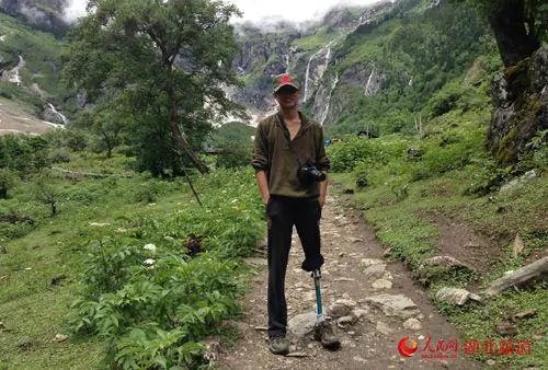 Disabled Chinese Man Robbed of Crutches and Bike