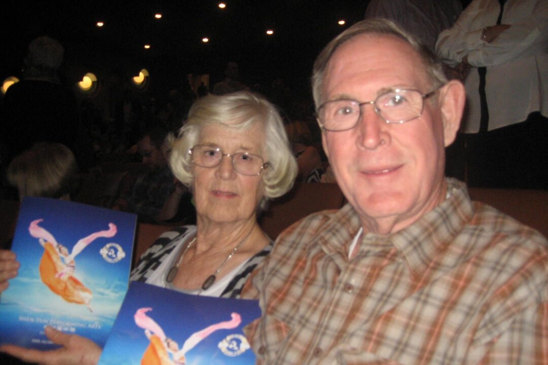 Tom and Jan Gegenheimer at the Shen Yun Performing Arts performance at the ASU Gammage Theatre in Tempe, on March 7, 2014. (Jana Li/Epoch Times)