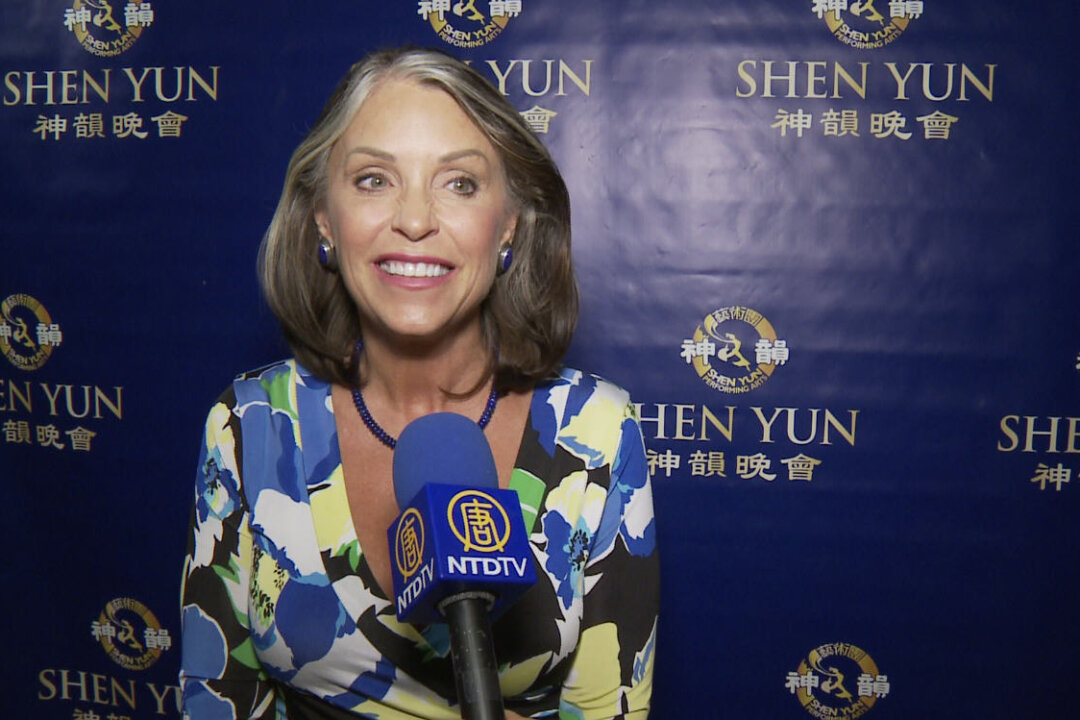 Christy Vezolles at the Shen Yun Performing Arts show at the ASU Gammage Theater on March 7, 2014. (NTD Television)